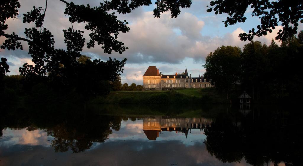 Chateau De La Lande Bed and Breakfast Crozon-sur-Vauvre Exteriör bild